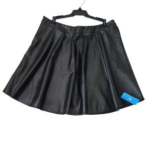 NEW Black skirt